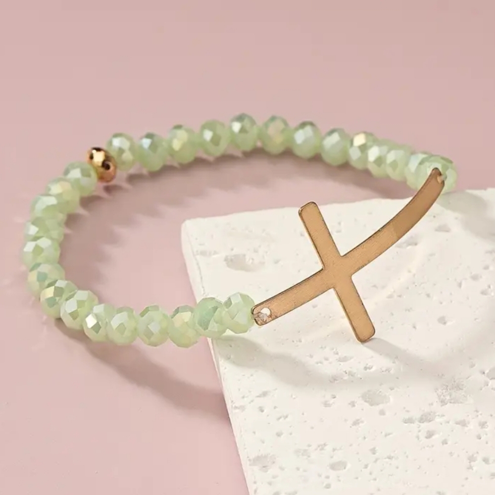 Delicate Faceted Green Glass Bead Stretch Bracelet. NWOT